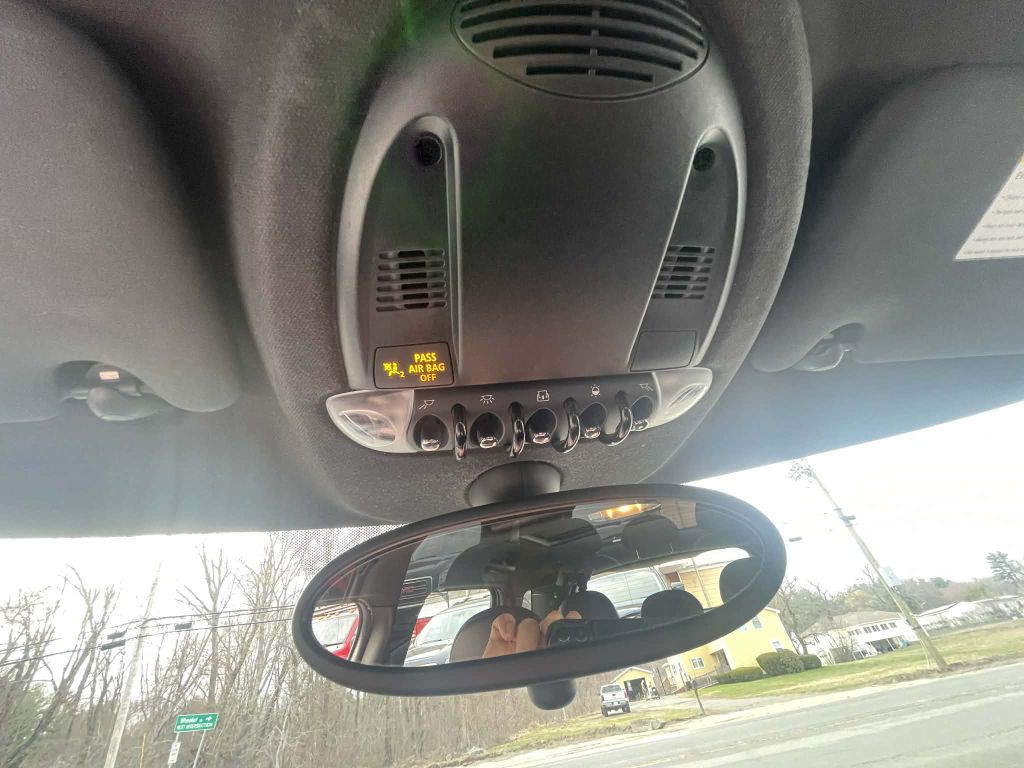 2015 MINI Cooper Image 20