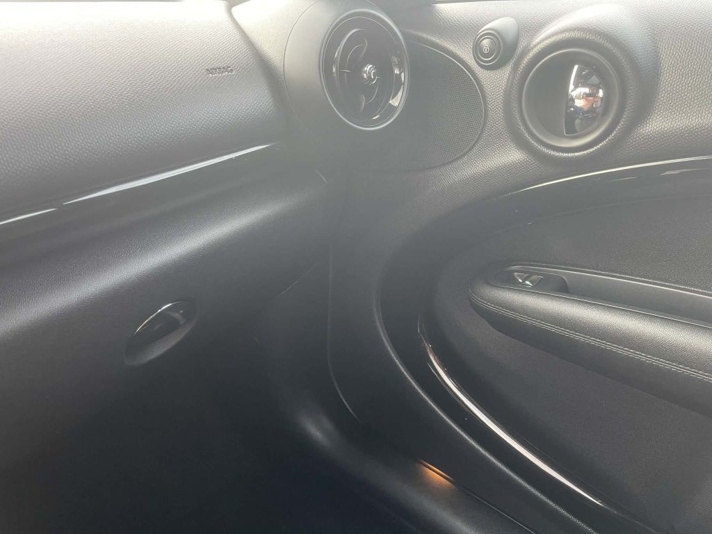 2015 MINI Cooper Image 22