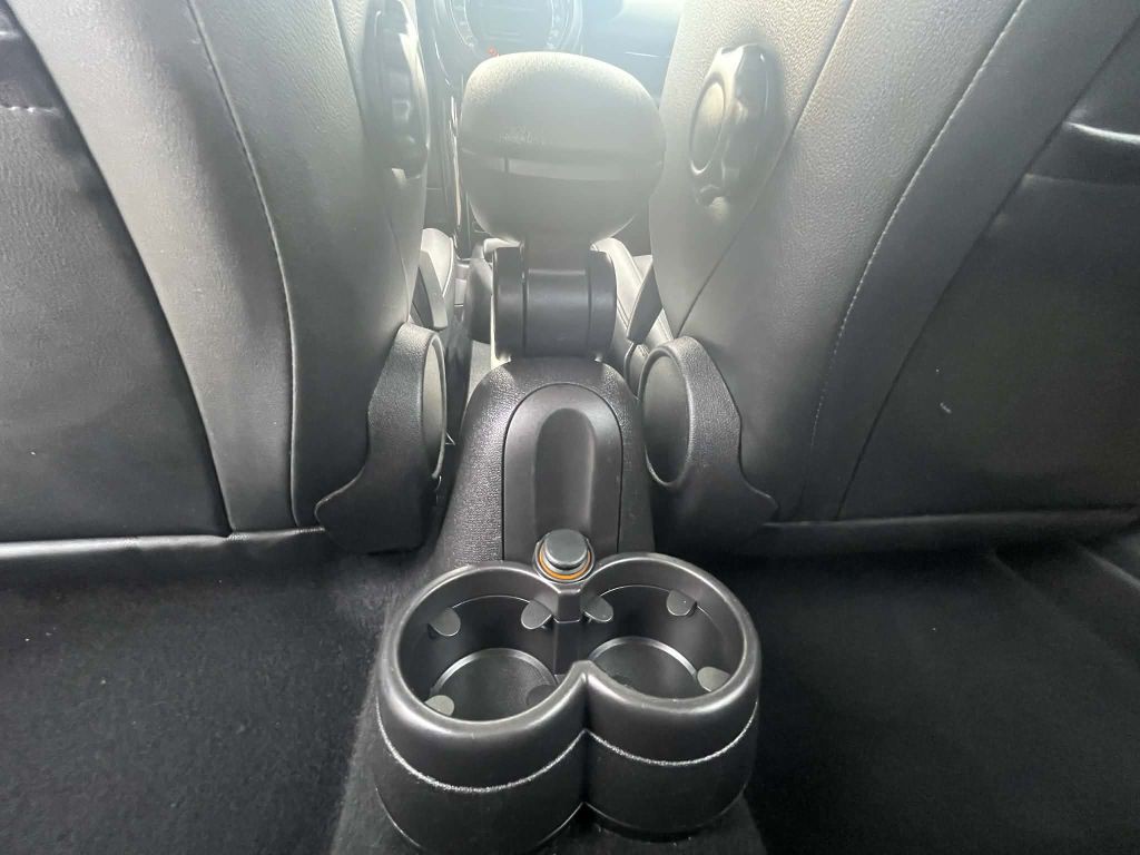 2015 MINI Cooper Image 23