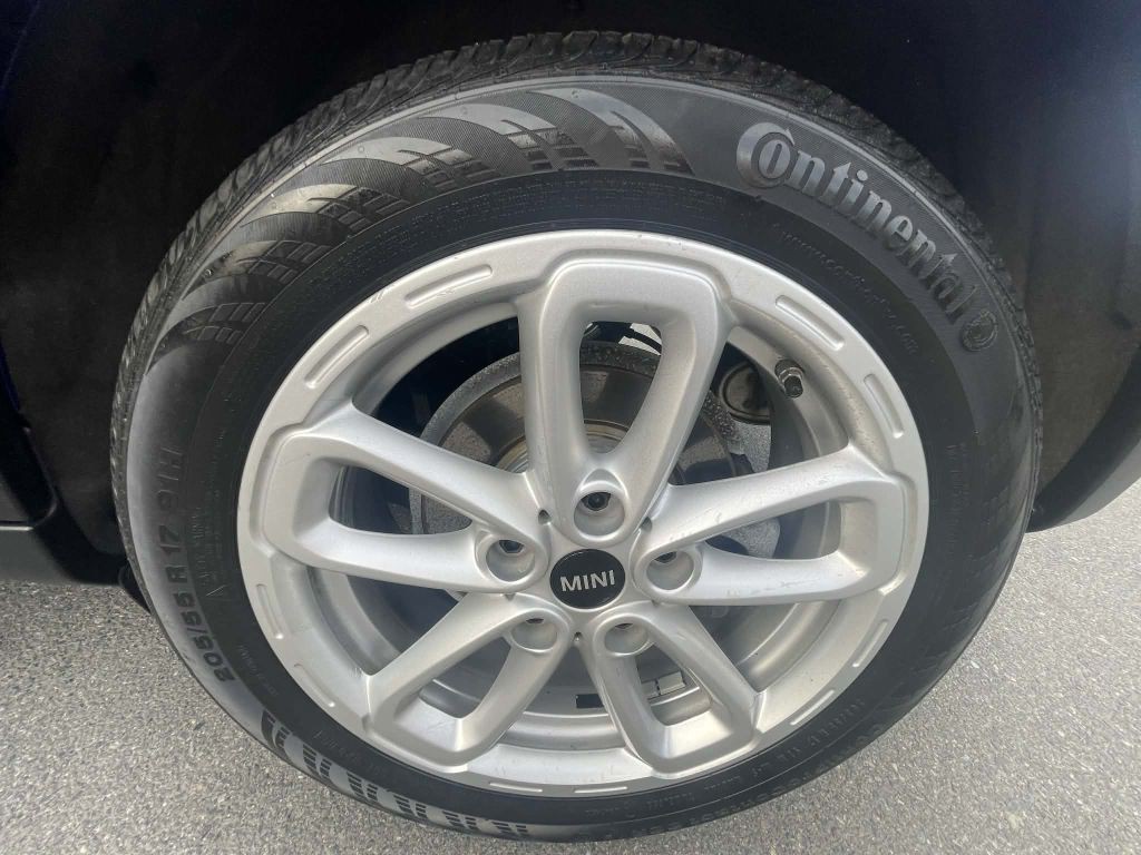 2015 MINI Cooper Image 28