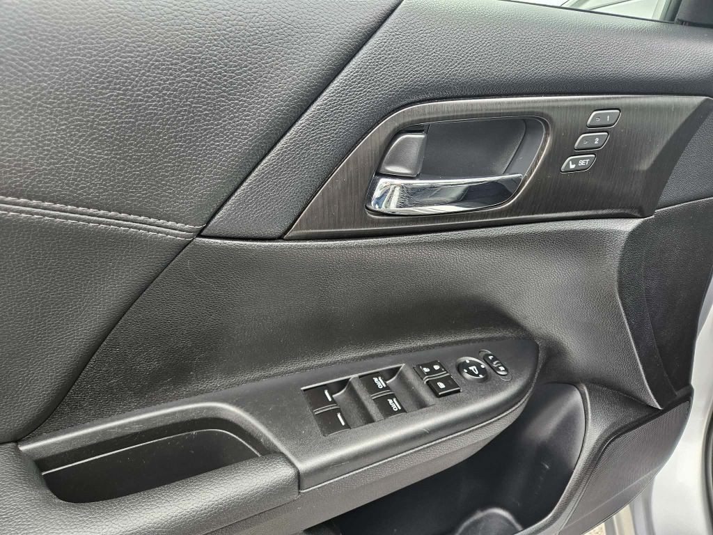 2013 Honda Accord Image 18