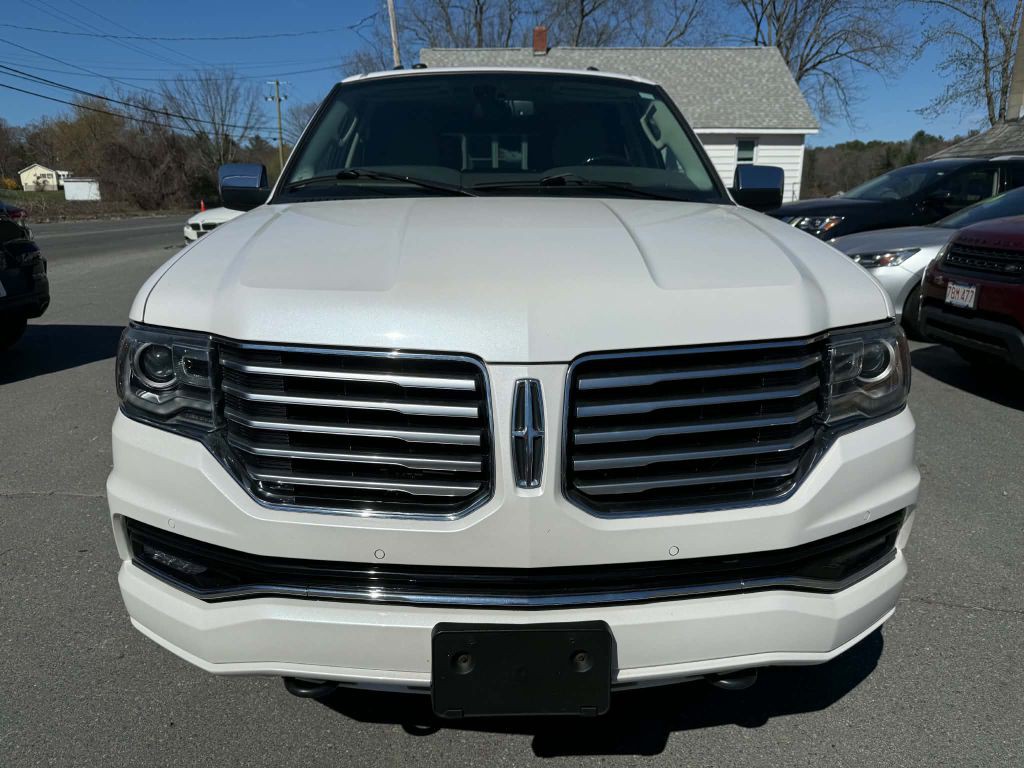 2016 Lincoln Navigator Image 2