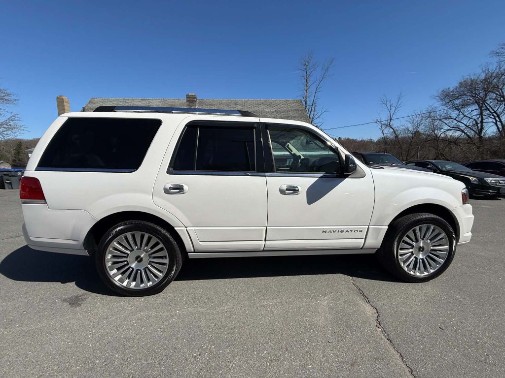 2016 Lincoln Navigator Image 8