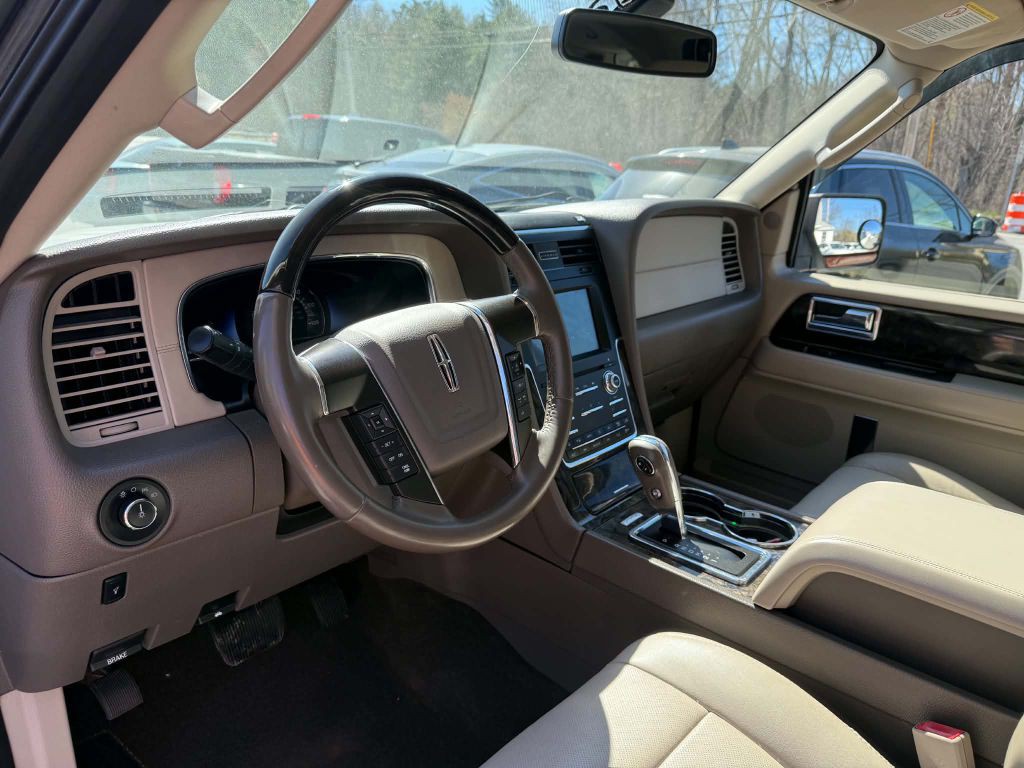 2016 Lincoln Navigator Image 10