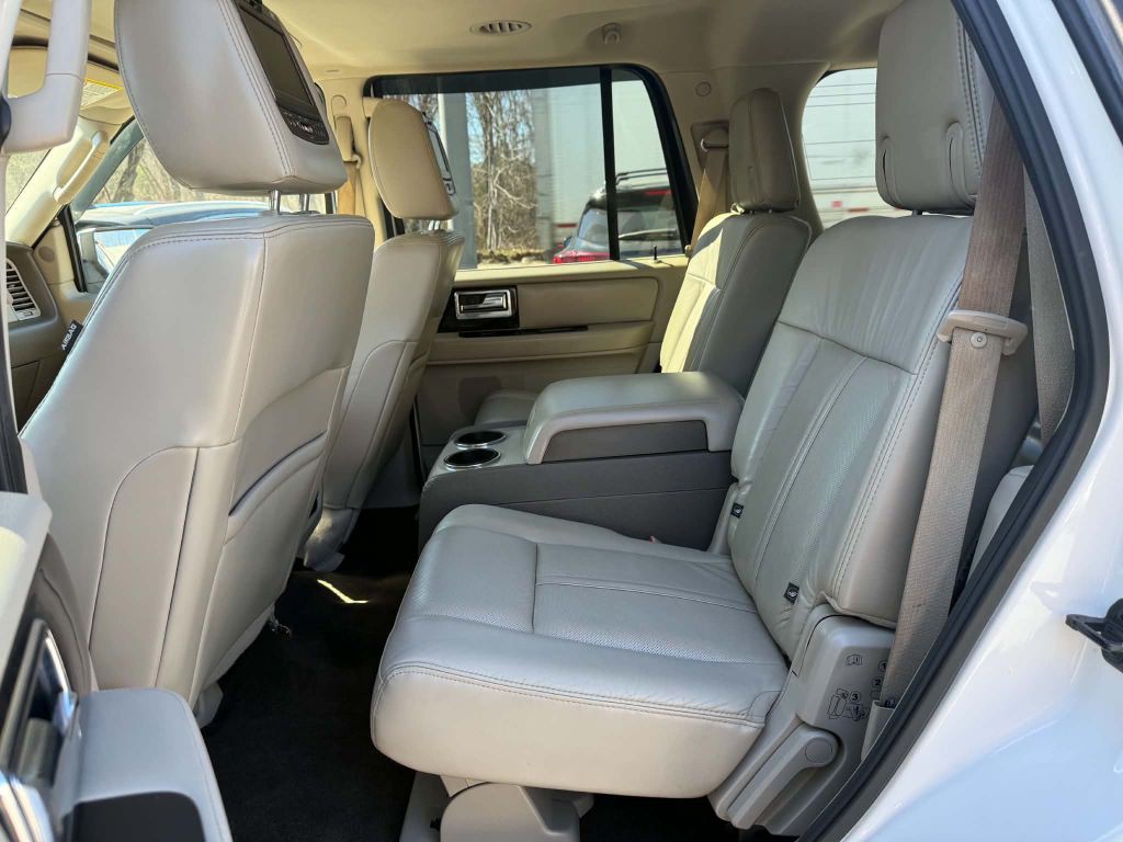2016 Lincoln Navigator Image 11