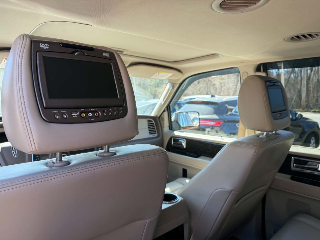 2016 Lincoln Navigator Image 13