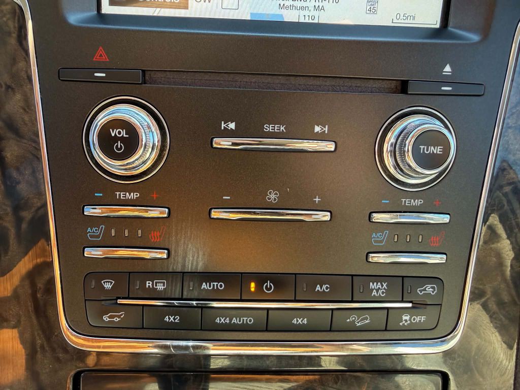 2016 Lincoln Navigator Image 20