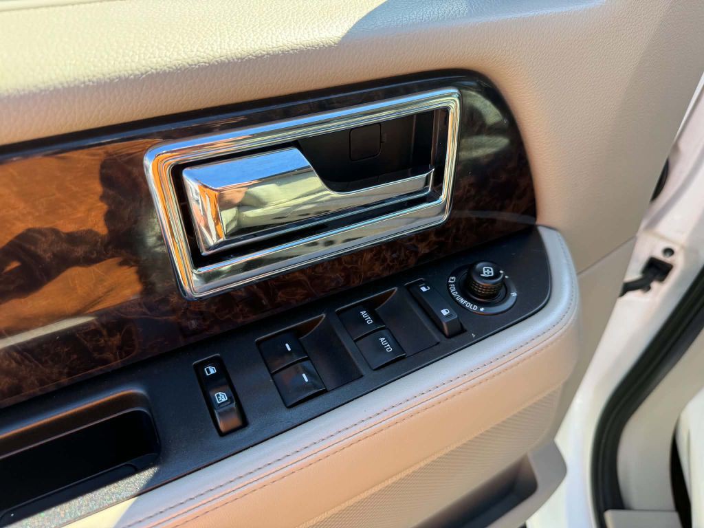 2016 Lincoln Navigator Image 24