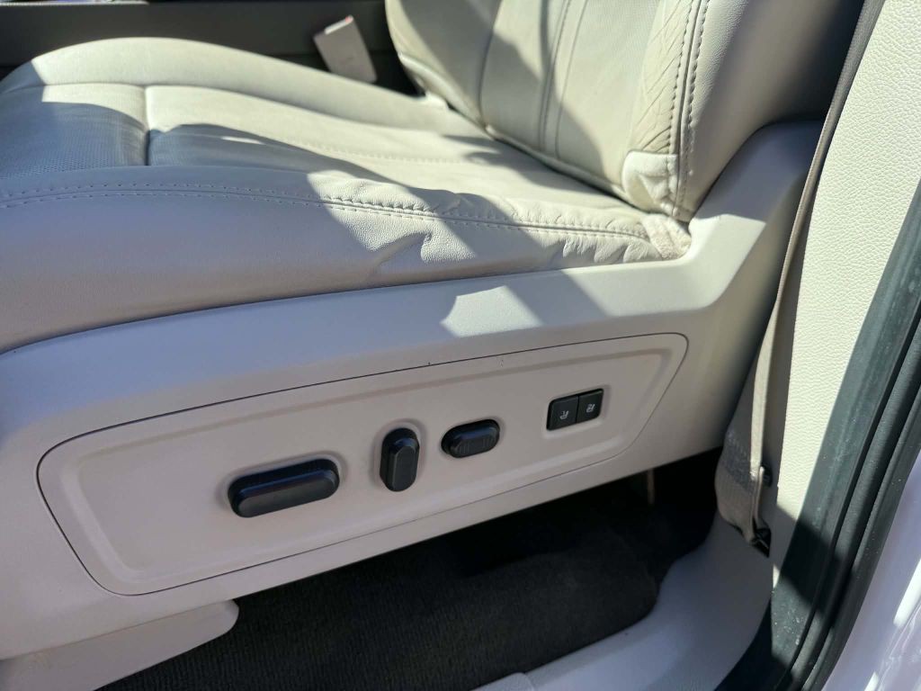 2016 Lincoln Navigator Image 25