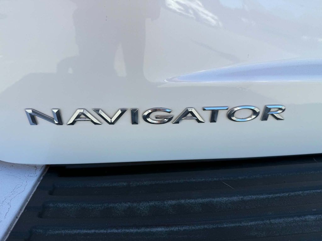 2016 Lincoln Navigator Image 27