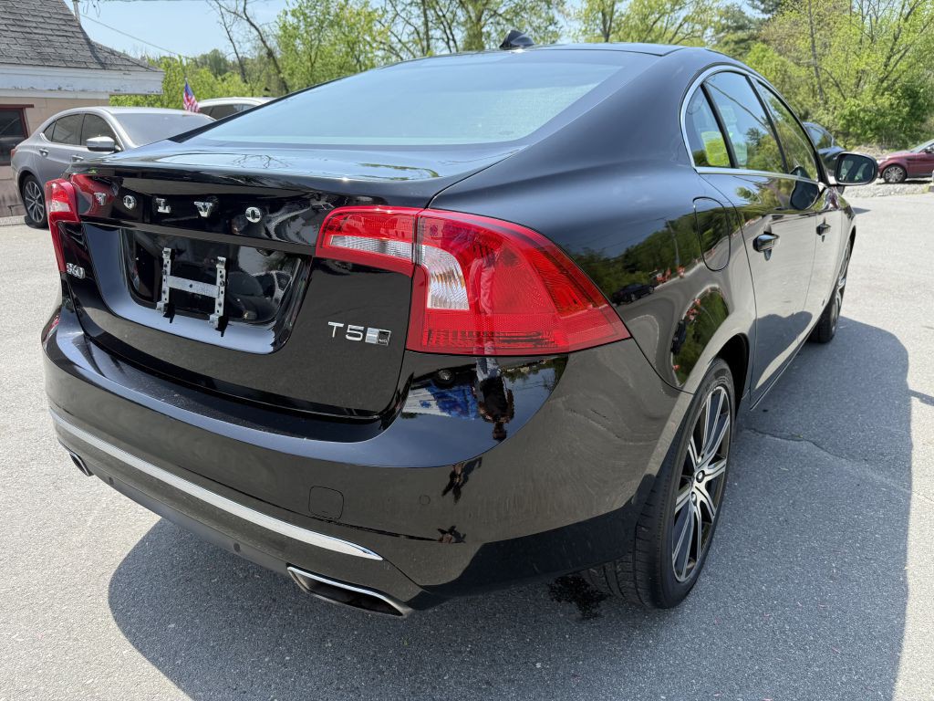 2017 Volvo S60 Image 7