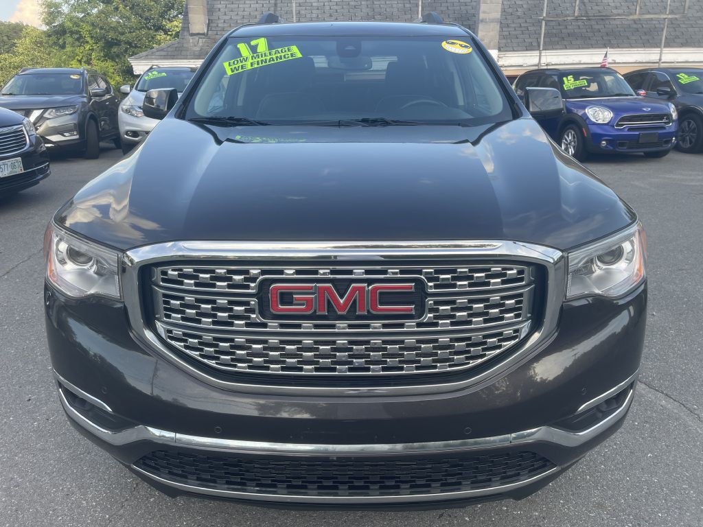 2017 GMC Acadia Image 2
