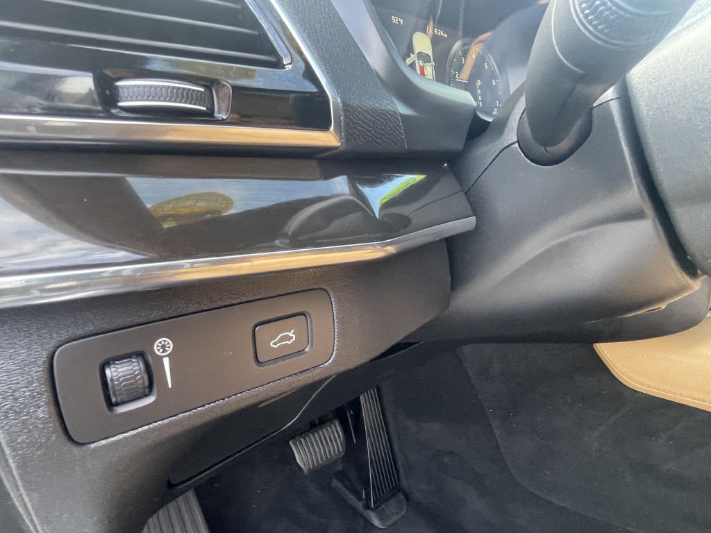 2018 Volvo XC90 Image 19