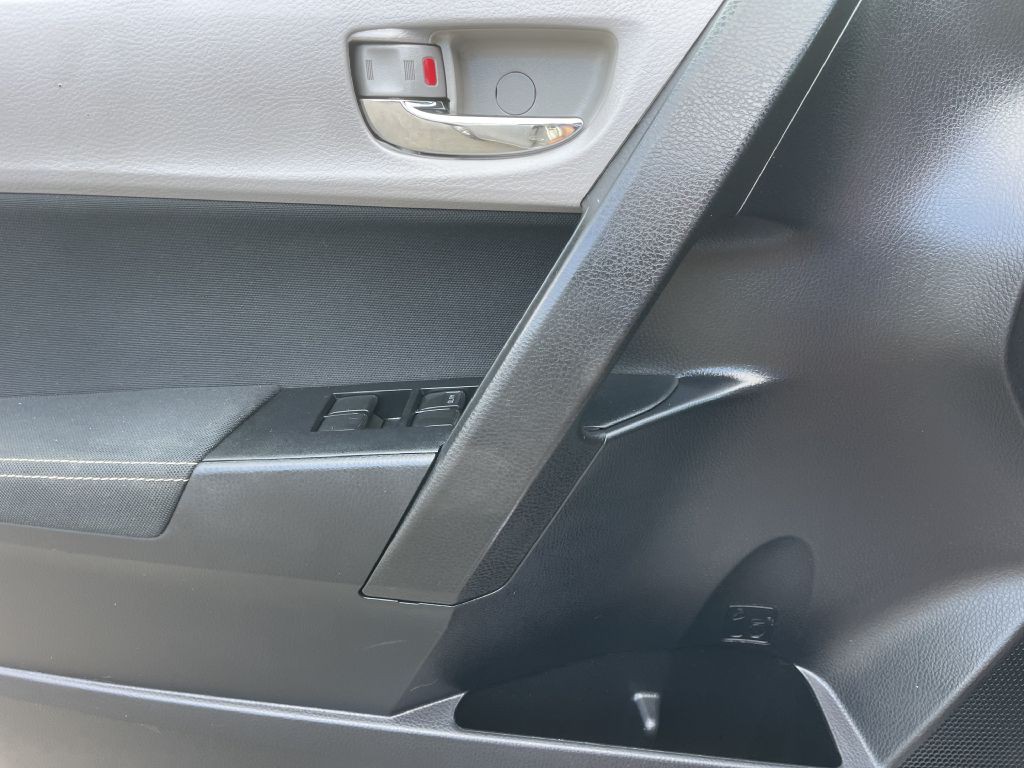 2016 Toyota Corolla Image 20