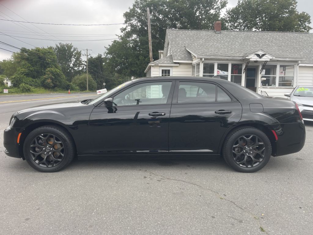 2019 Chrysler 300 Image 4