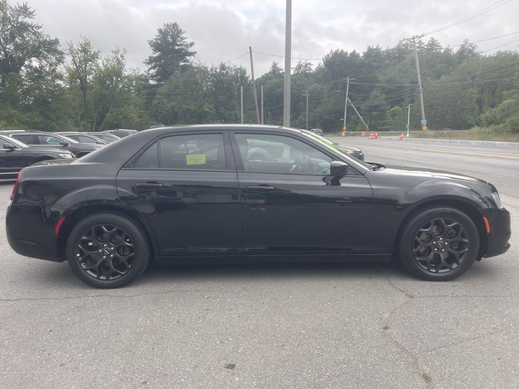 2019 Chrysler 300 Image 8