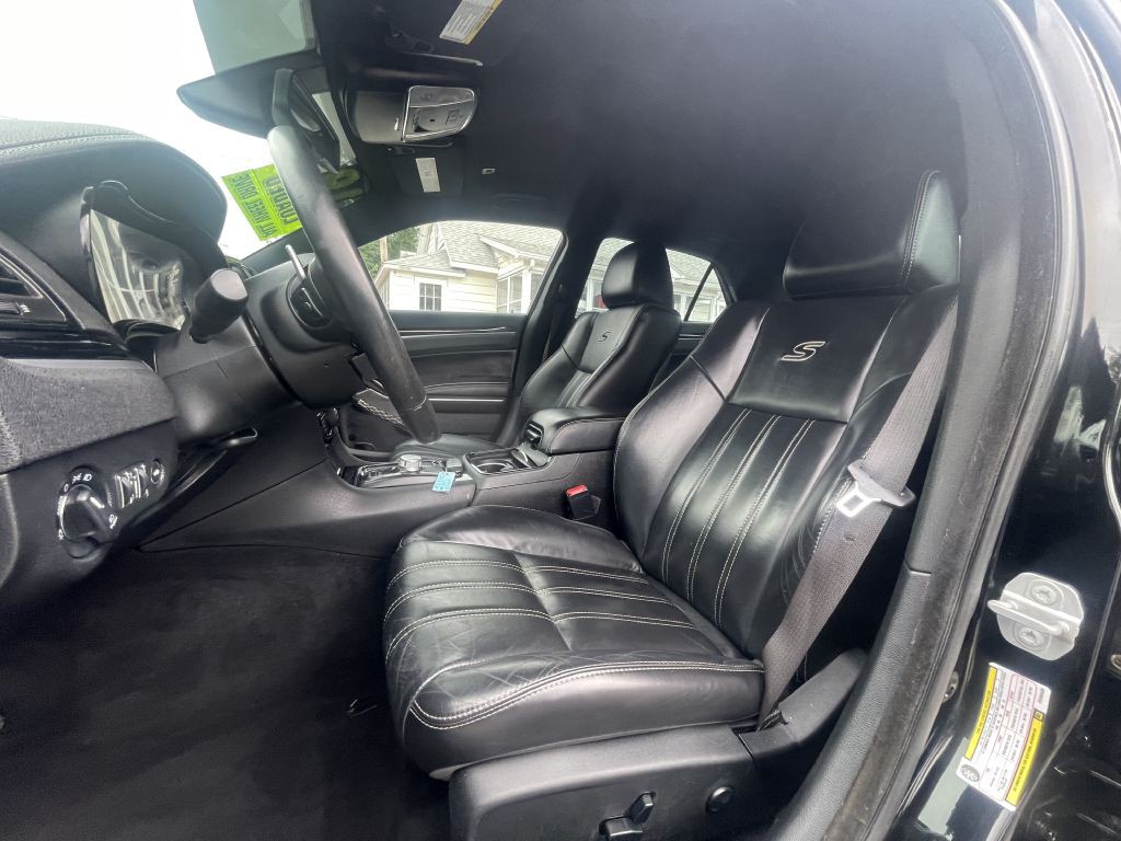 2019 Chrysler 300 Image 9