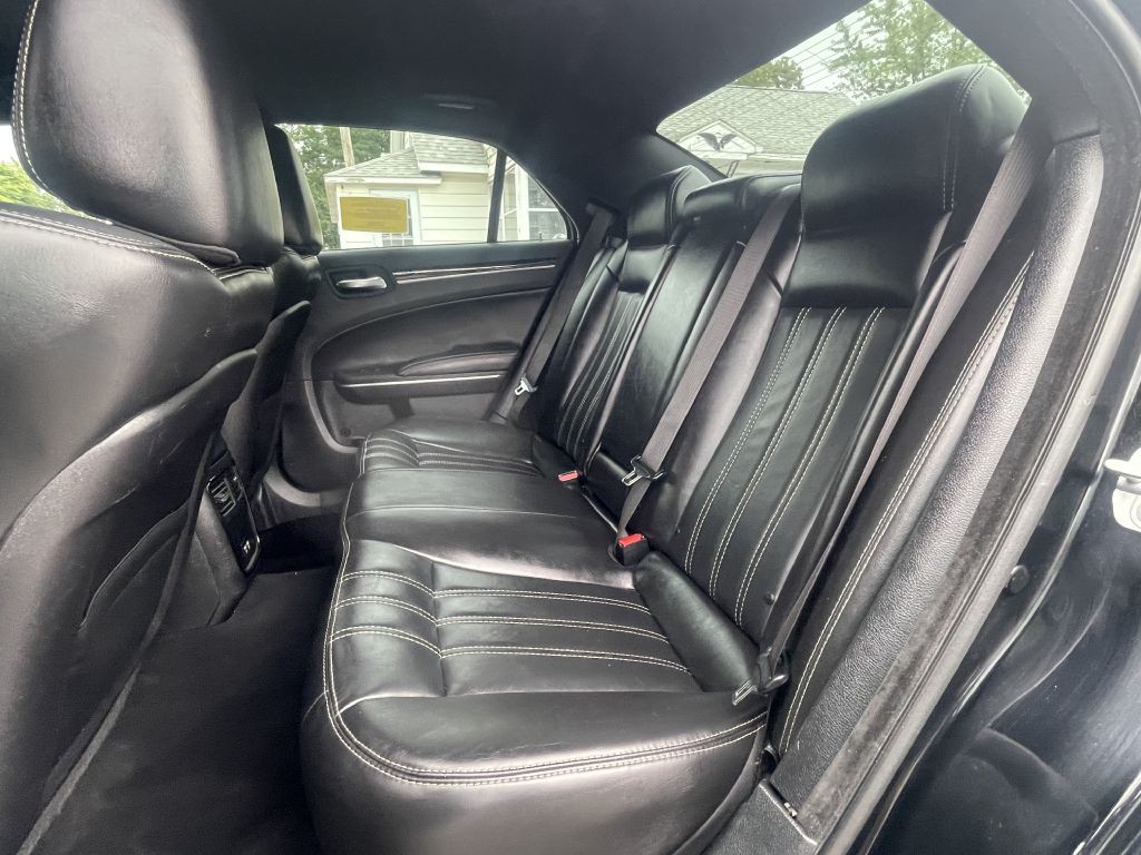 2019 Chrysler 300 Image 11