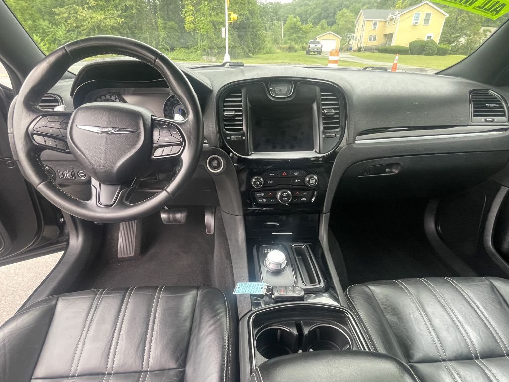 2019 Chrysler 300 Image 12