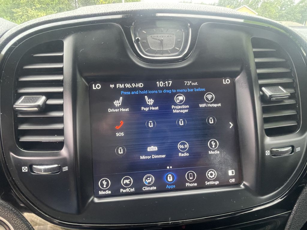 2019 Chrysler 300 Image 16