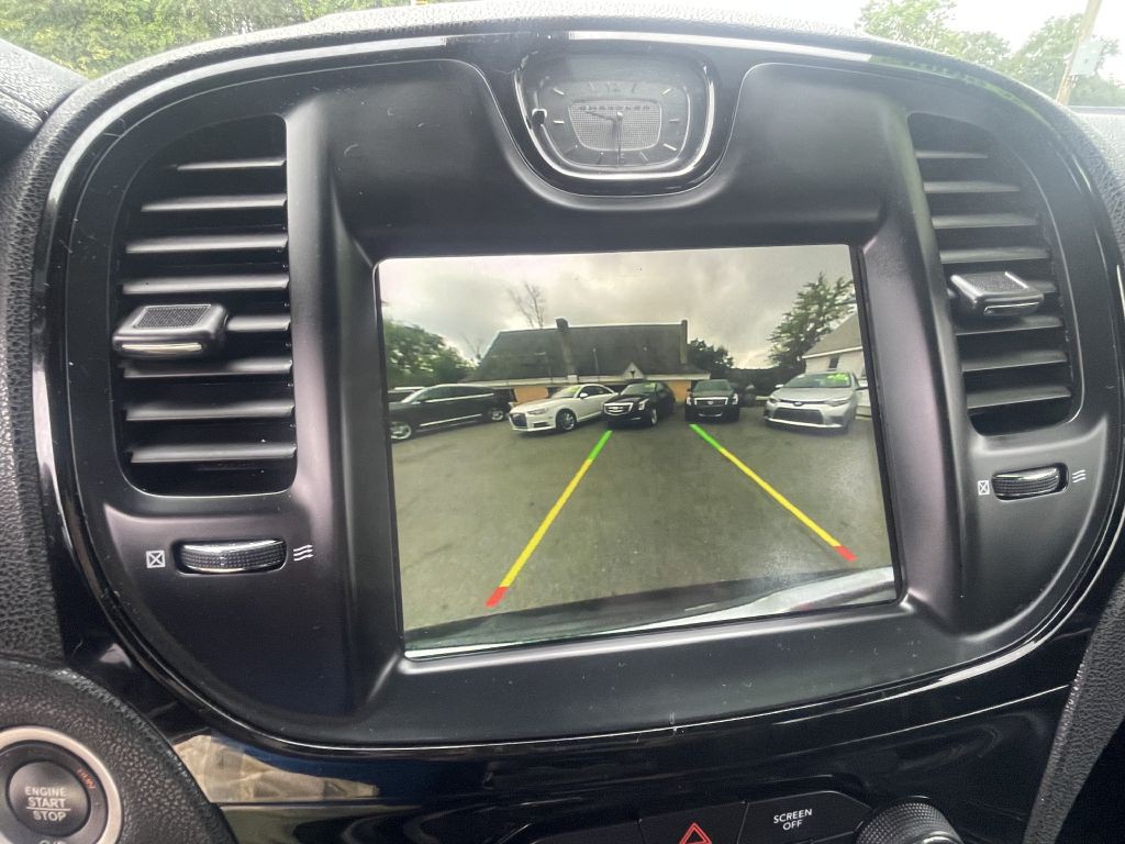 2019 Chrysler 300 Image 17