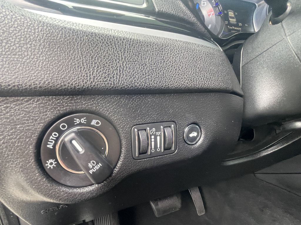2019 Chrysler 300 Image 21
