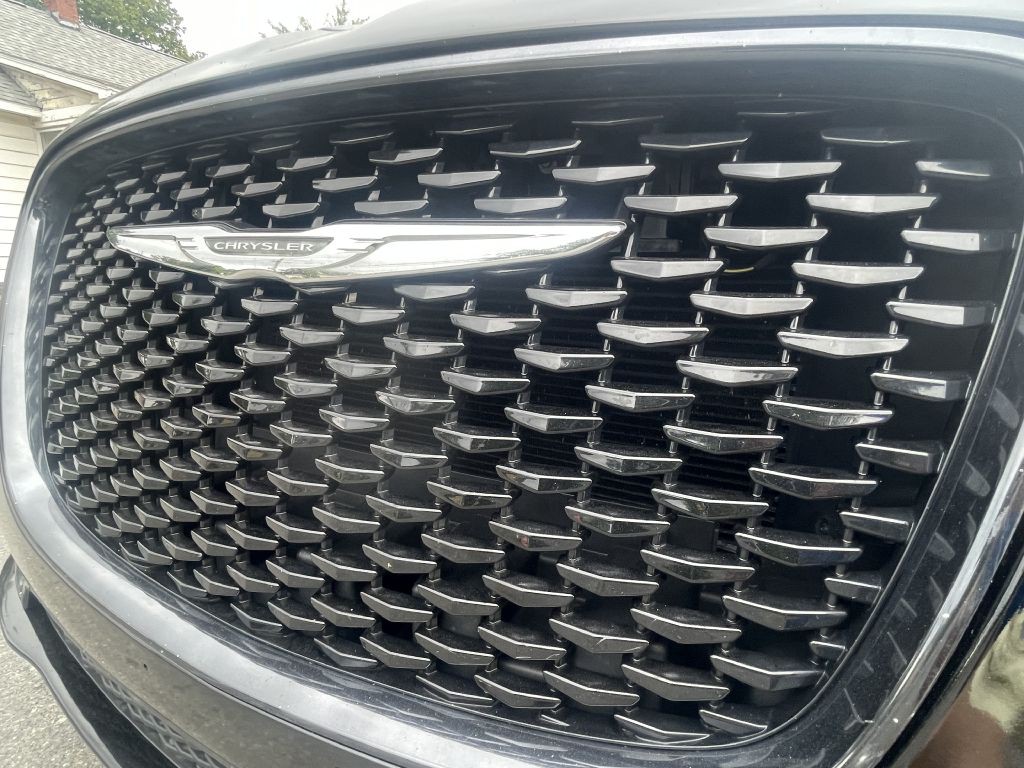 2019 Chrysler 300 Image 24