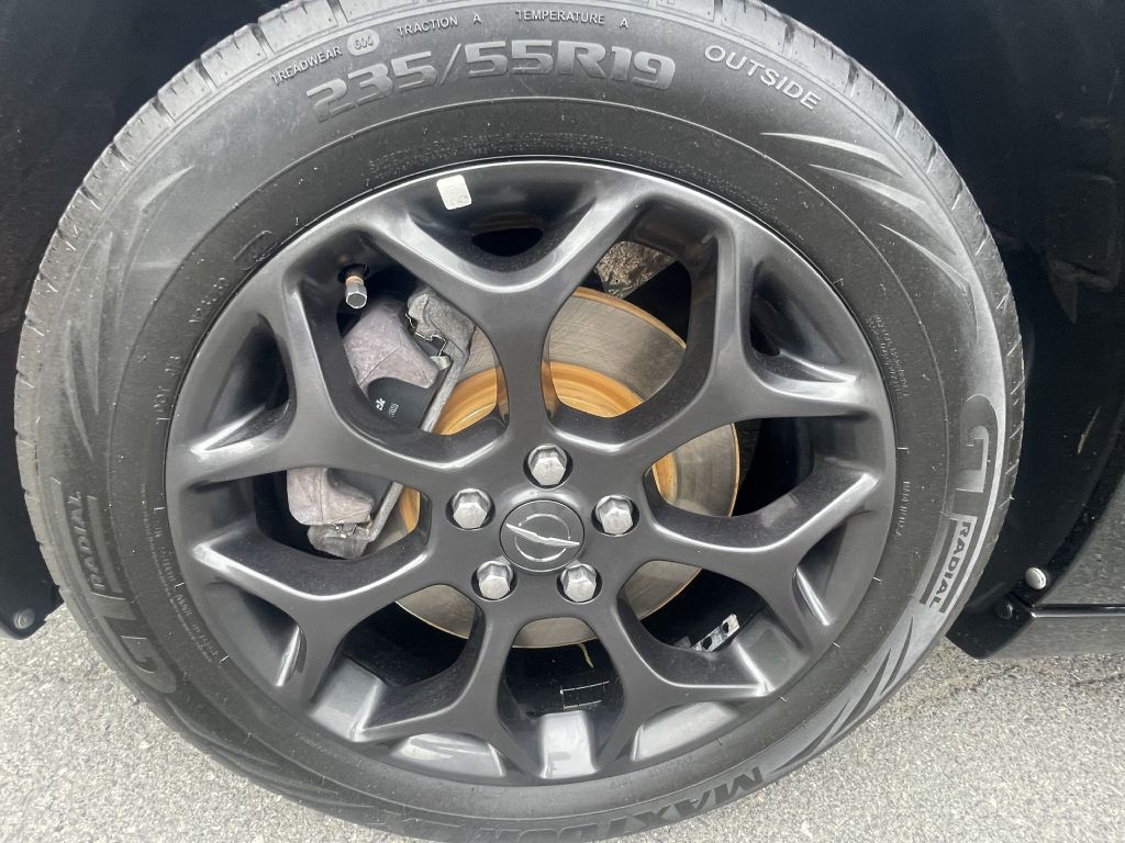 2019 Chrysler 300 Image 30
