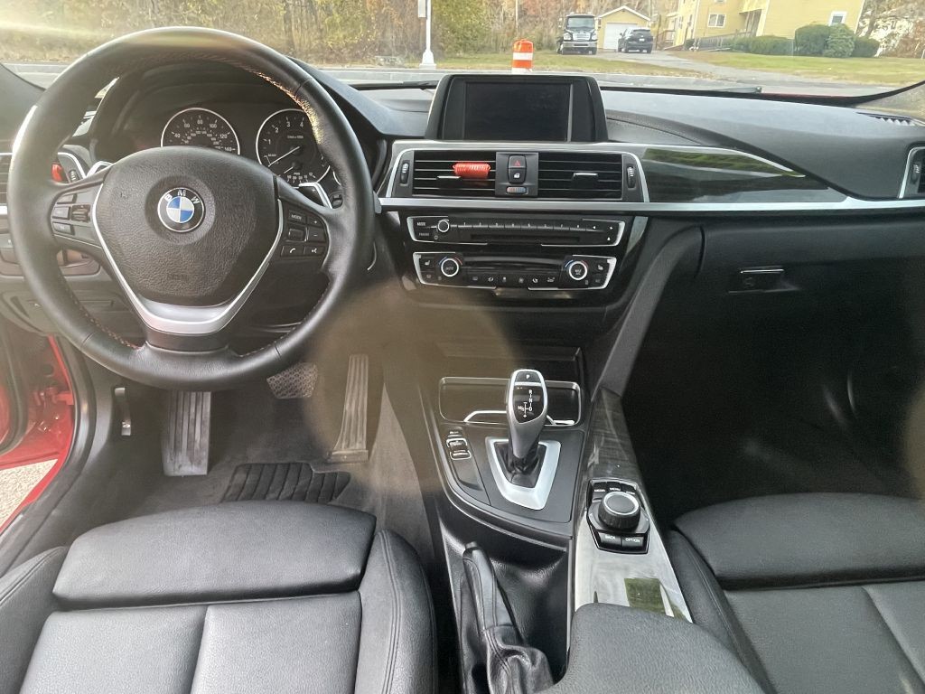 2018 BMW 3 Series Image 12