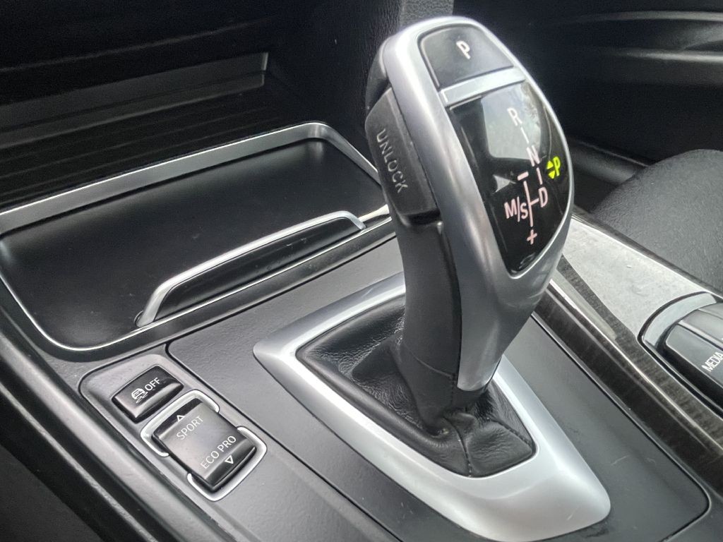 2018 BMW 3 Series Image 21