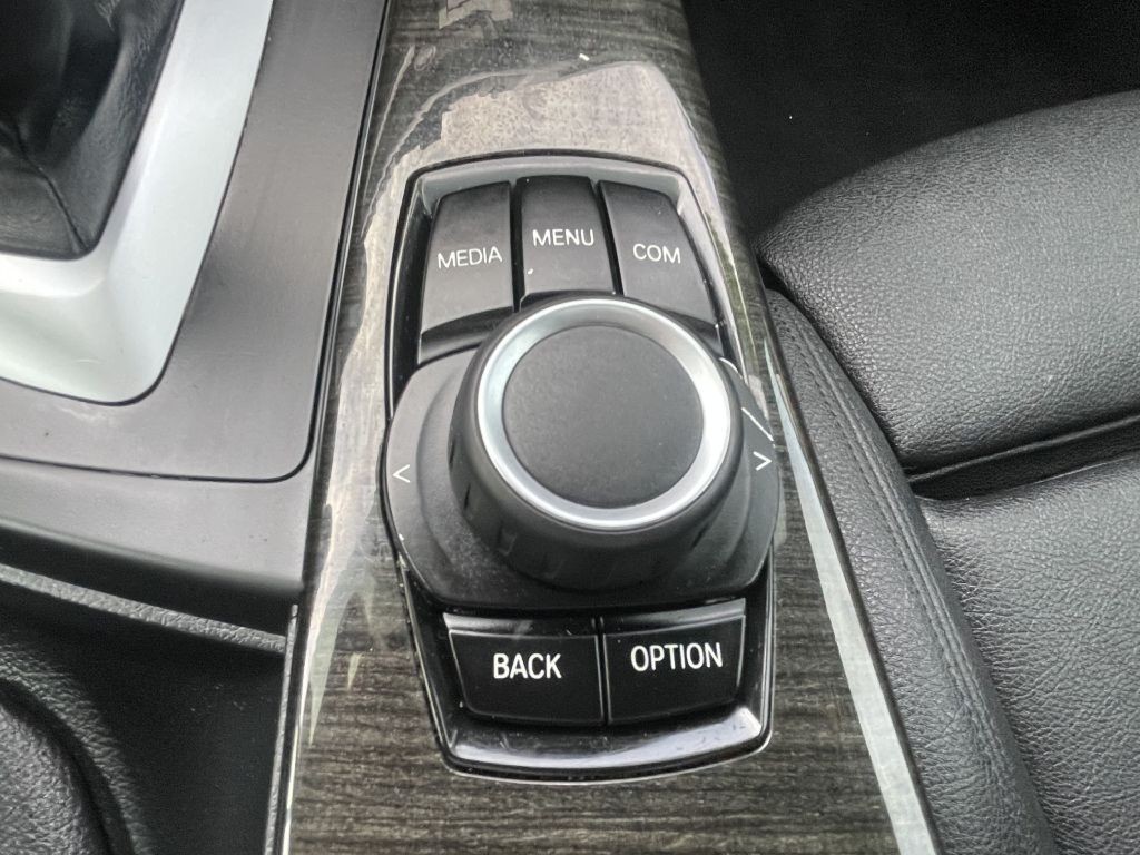 2018 BMW 3 Series Image 22