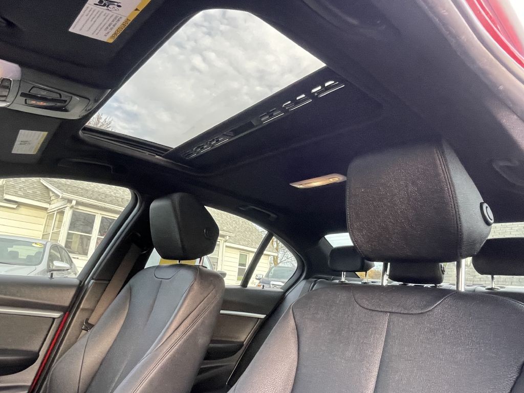 2018 BMW 3 Series Image 26
