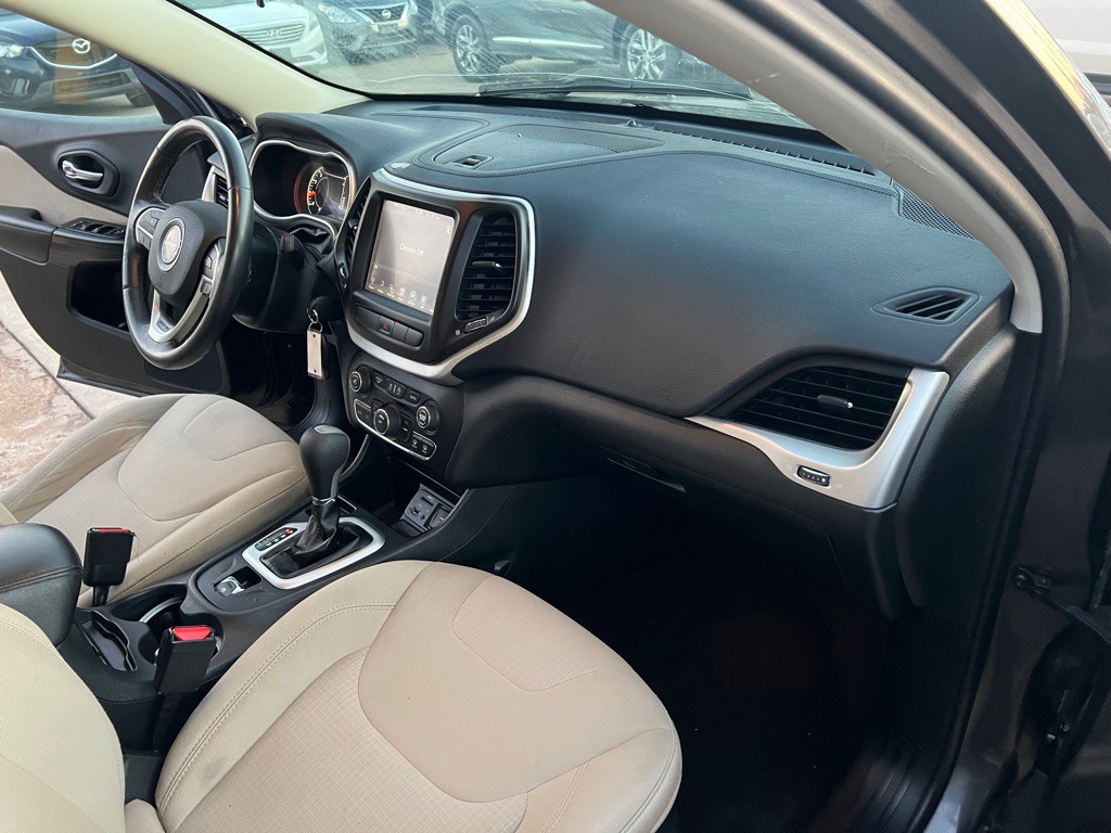 2015 Jeep Cherokee Image 18