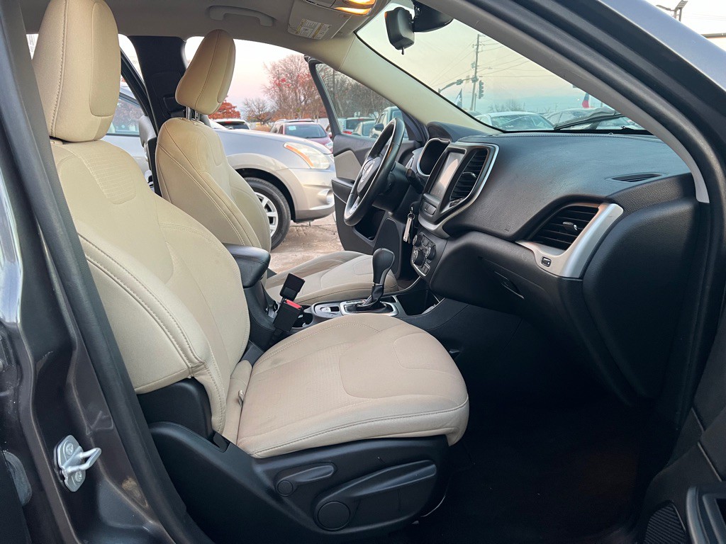 2015 Jeep Cherokee Image 17