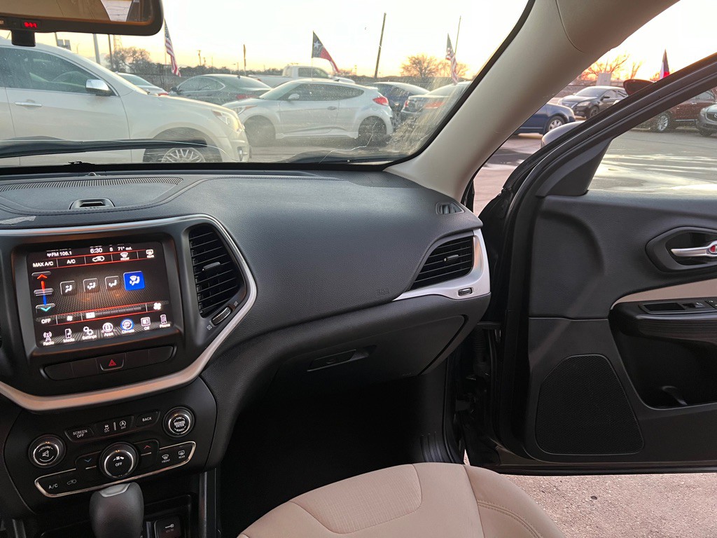 2015 Jeep Cherokee Image 20