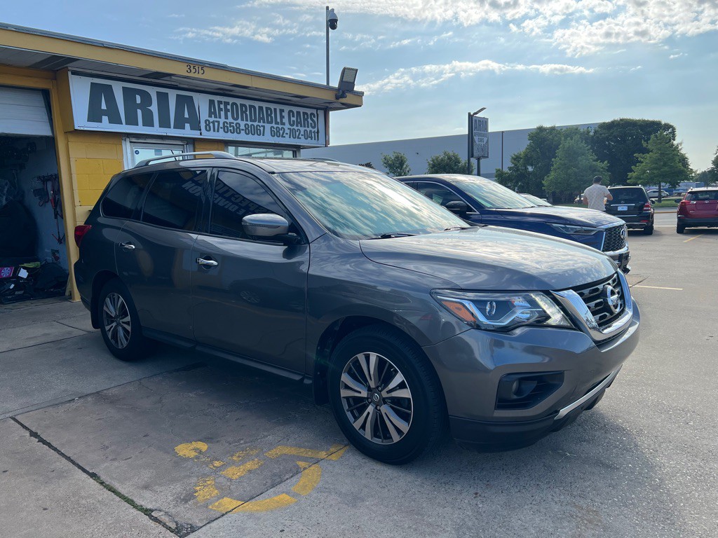 2017 Nissan Pathfinder Image 1