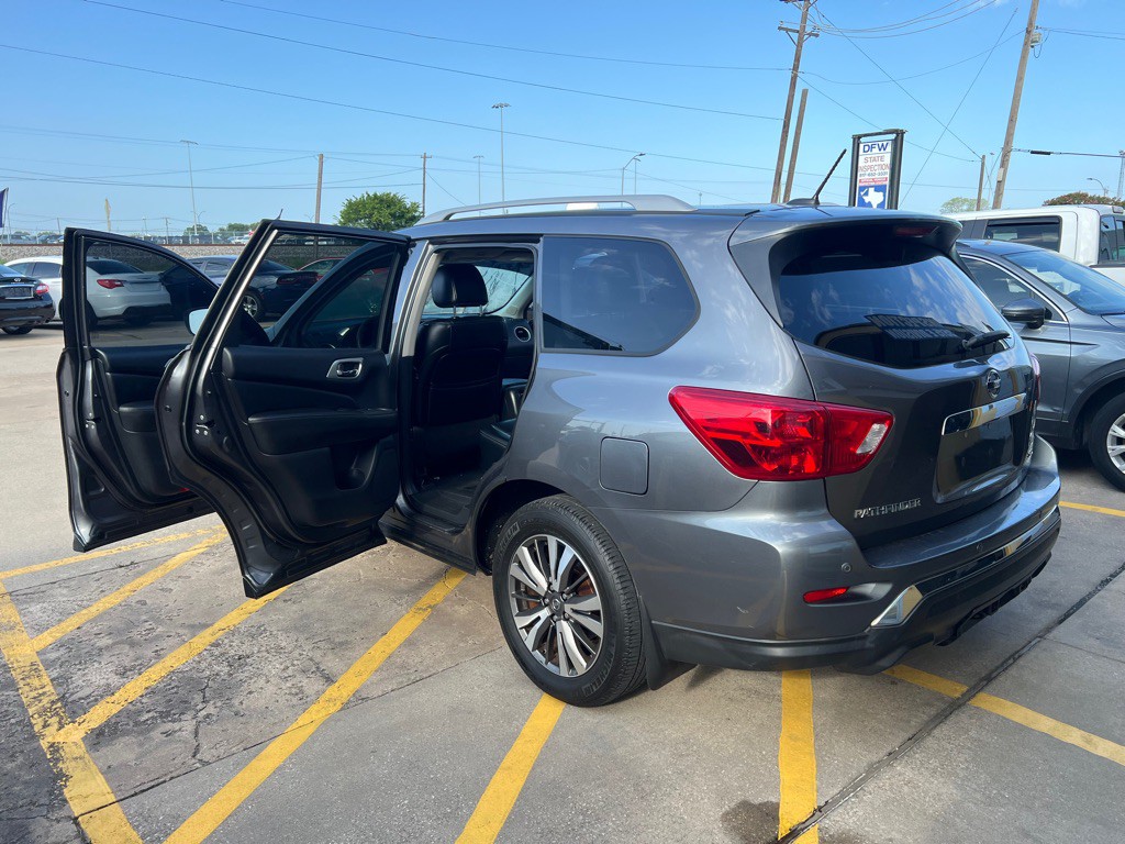 2017 Nissan Pathfinder Image 10