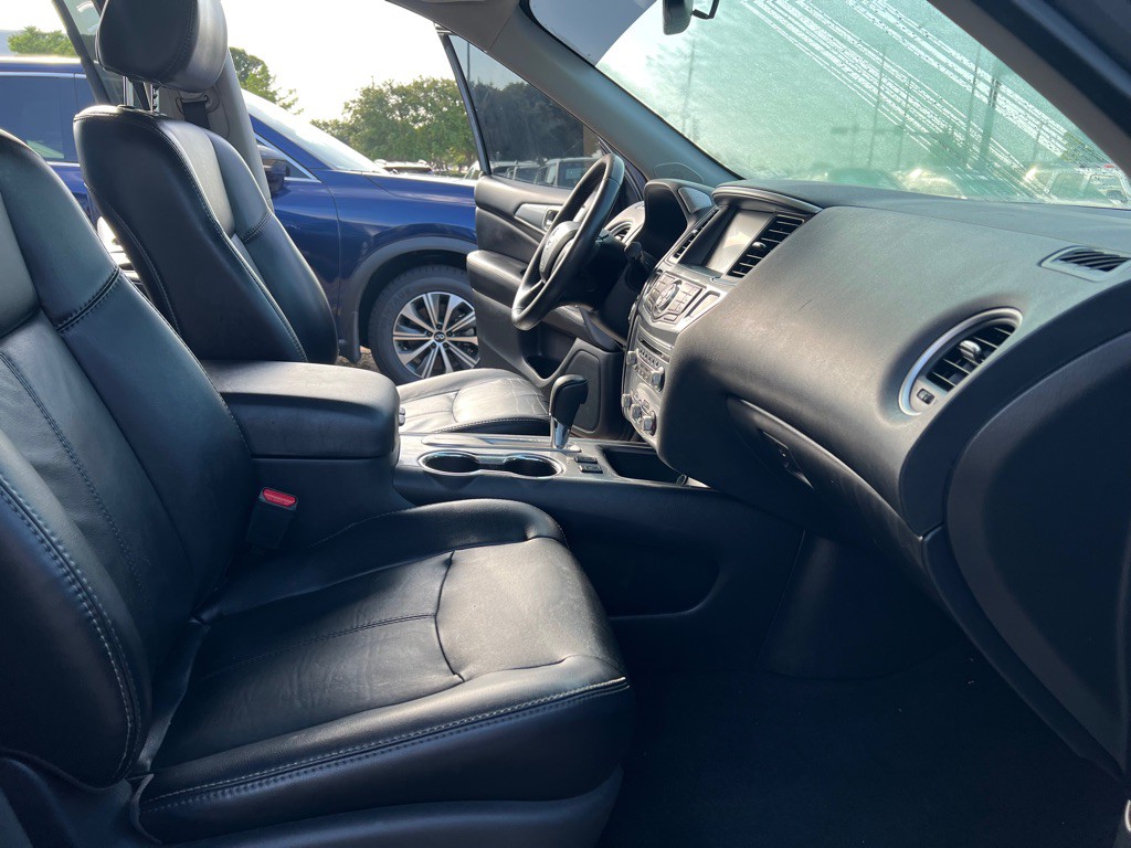 2017 Nissan Pathfinder Image 12