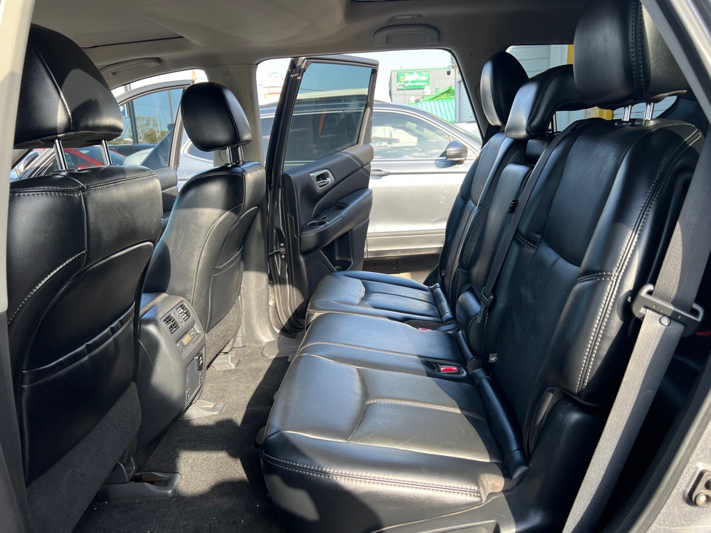 2017 Nissan Pathfinder Image 16