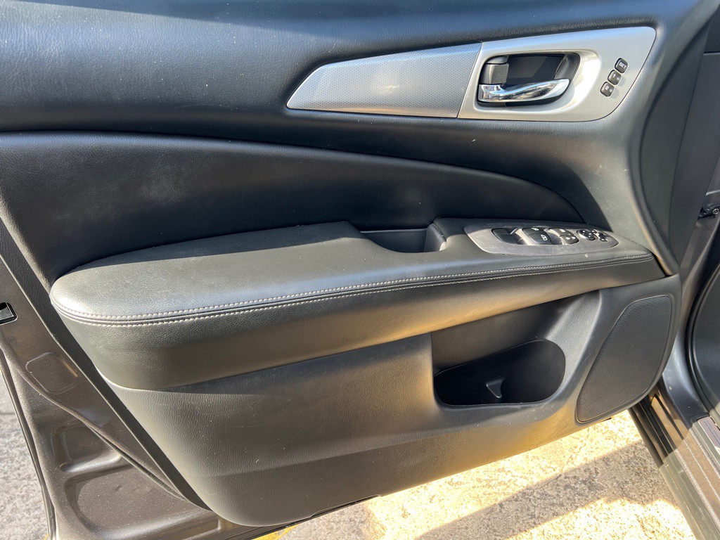 2017 Nissan Pathfinder Image 18