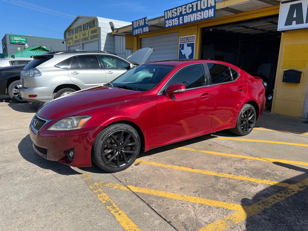 2011 Lexus IS Image 3