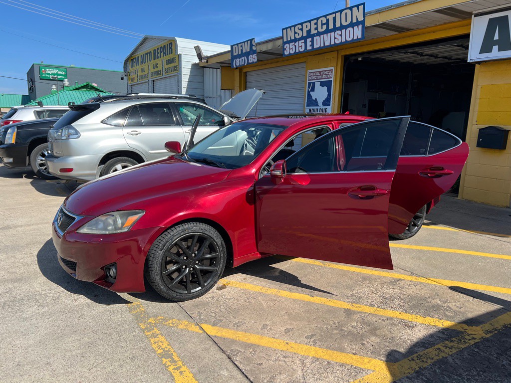 2011 Lexus IS Image 10