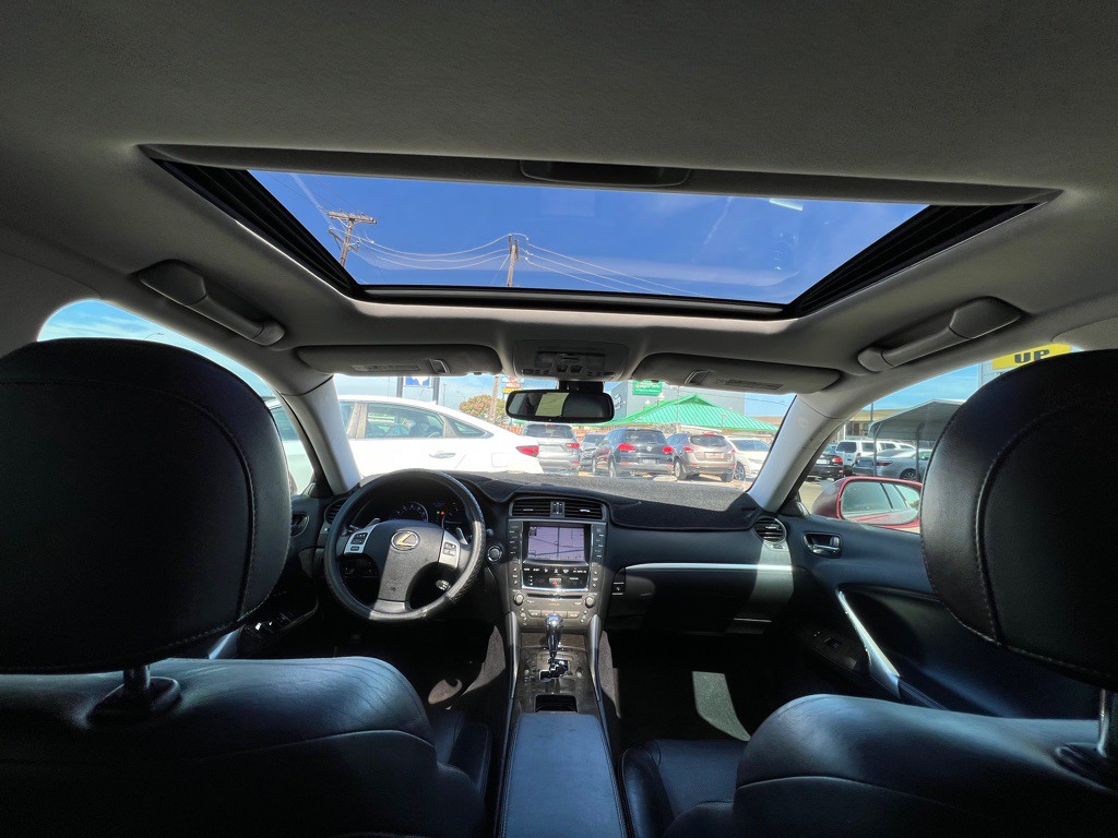 2011 Lexus IS Image 21