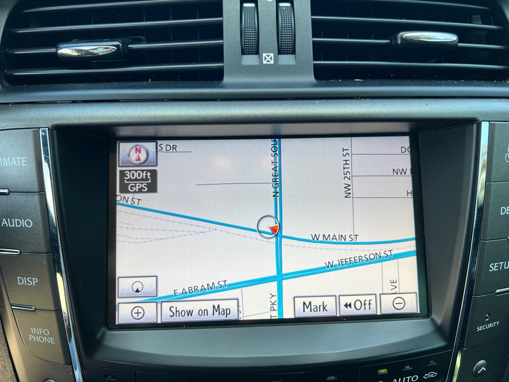 2011 Lexus IS Image 22