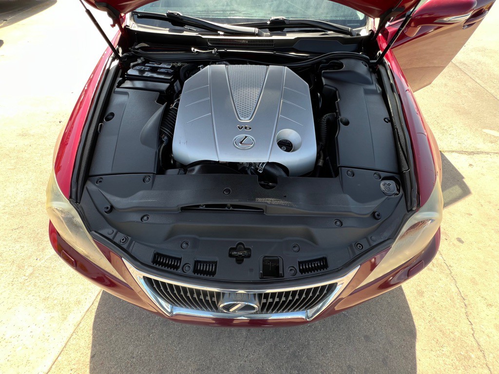 2011 Lexus IS Image 24