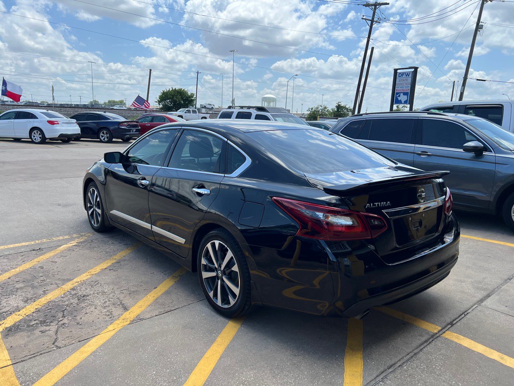 2017 Nissan Altima Image 4