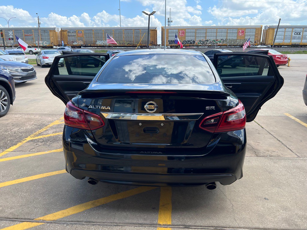 2017 Nissan Altima Image 11