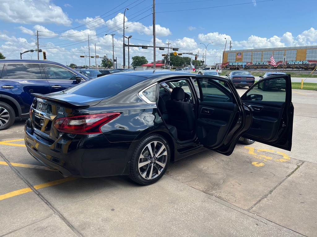 2017 Nissan Altima Image 12