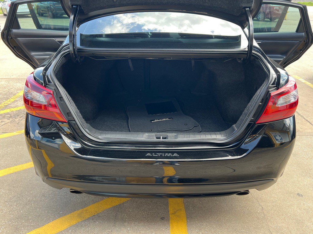 2017 Nissan Altima Image 16