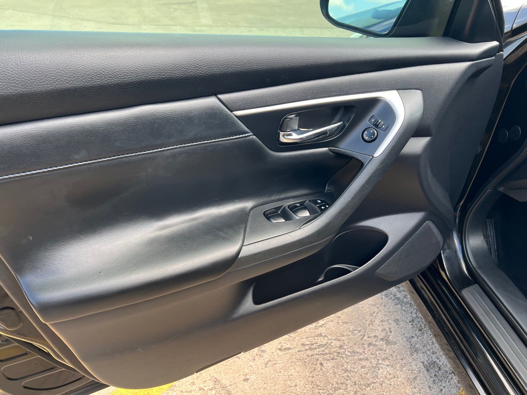 2017 Nissan Altima Image 18